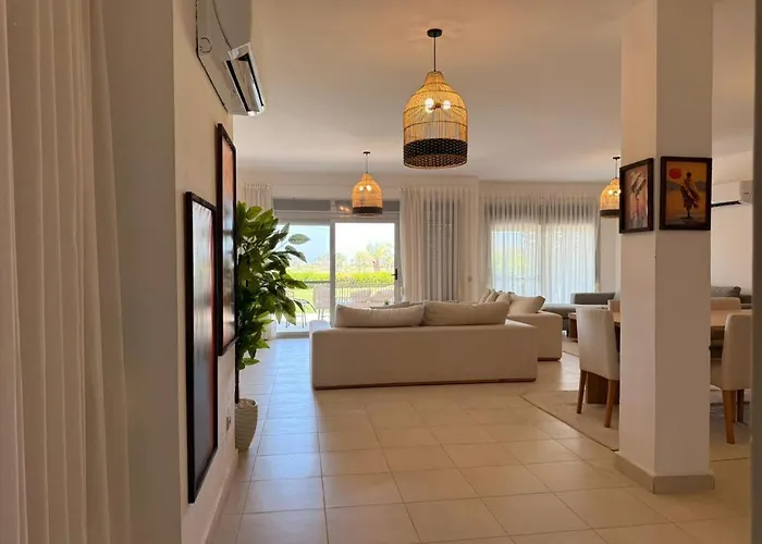 Spacious 3br Einbay With Terrace & Views فيلة