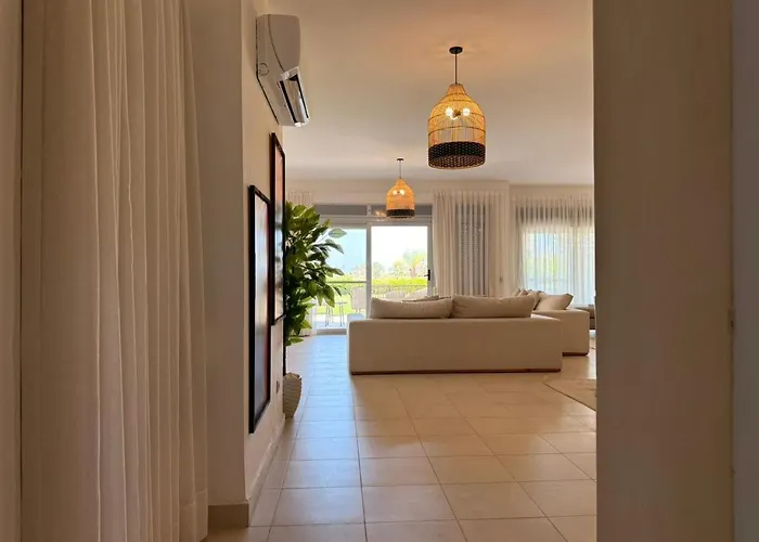 فيلة Spacious 3br Einbay With Terrace & Views *