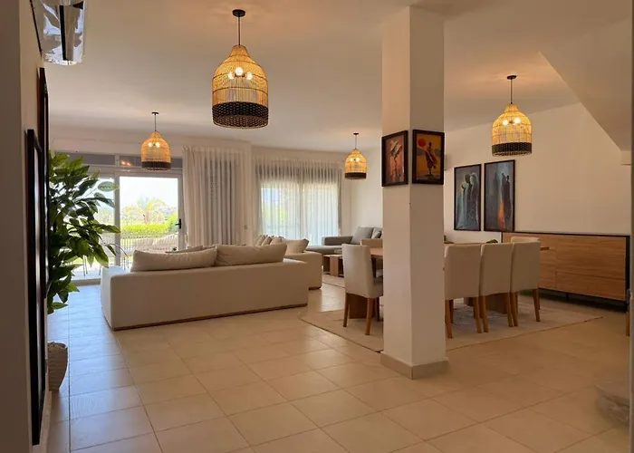 Spacious 3br Einbay With Terrace & Views فيلة *