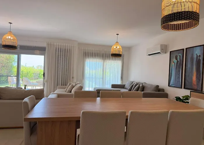 Spacious 3br Einbay With Terrace & Views فيلة