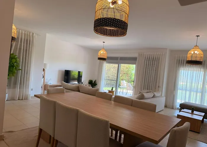 فيلة Spacious 3br Einbay With Terrace & Views *