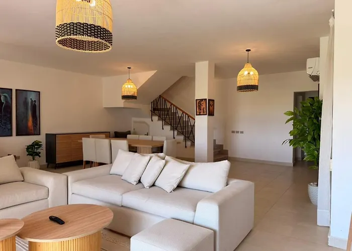 فيلة Spacious 3br Einbay With Terrace & Views
