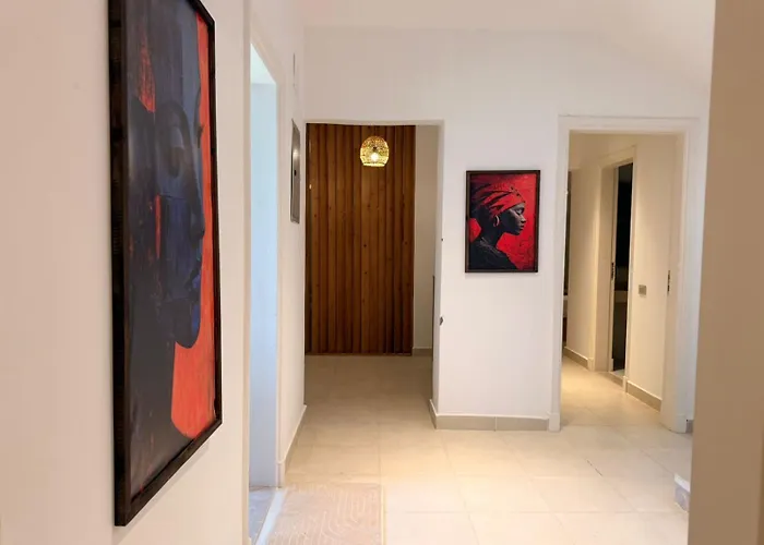 Spacious 3br Einbay With Terrace & Views فيلة