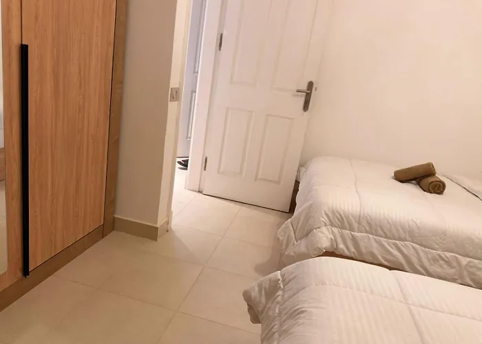 فيلة Spacious 3br Einbay With Terrace & Views *